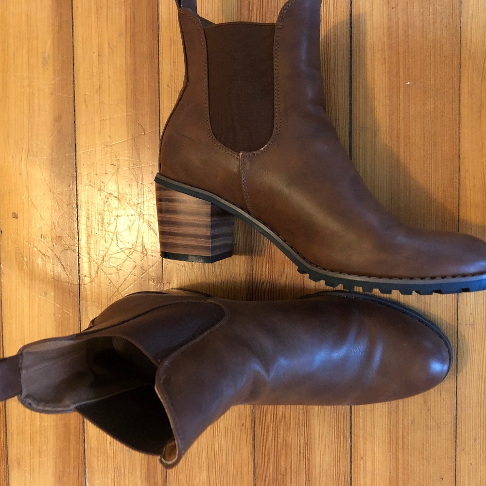 Brown leather rugged sole low boot